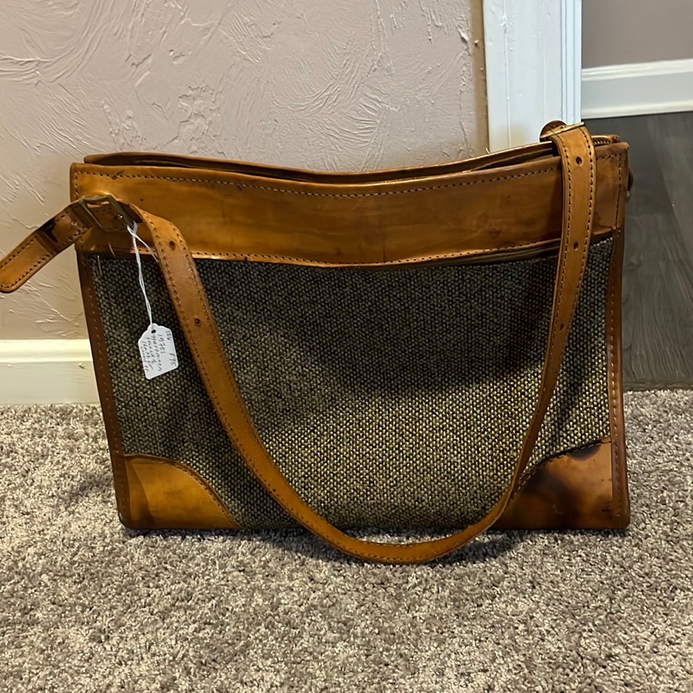 Vintage shoulder bag/baby bag